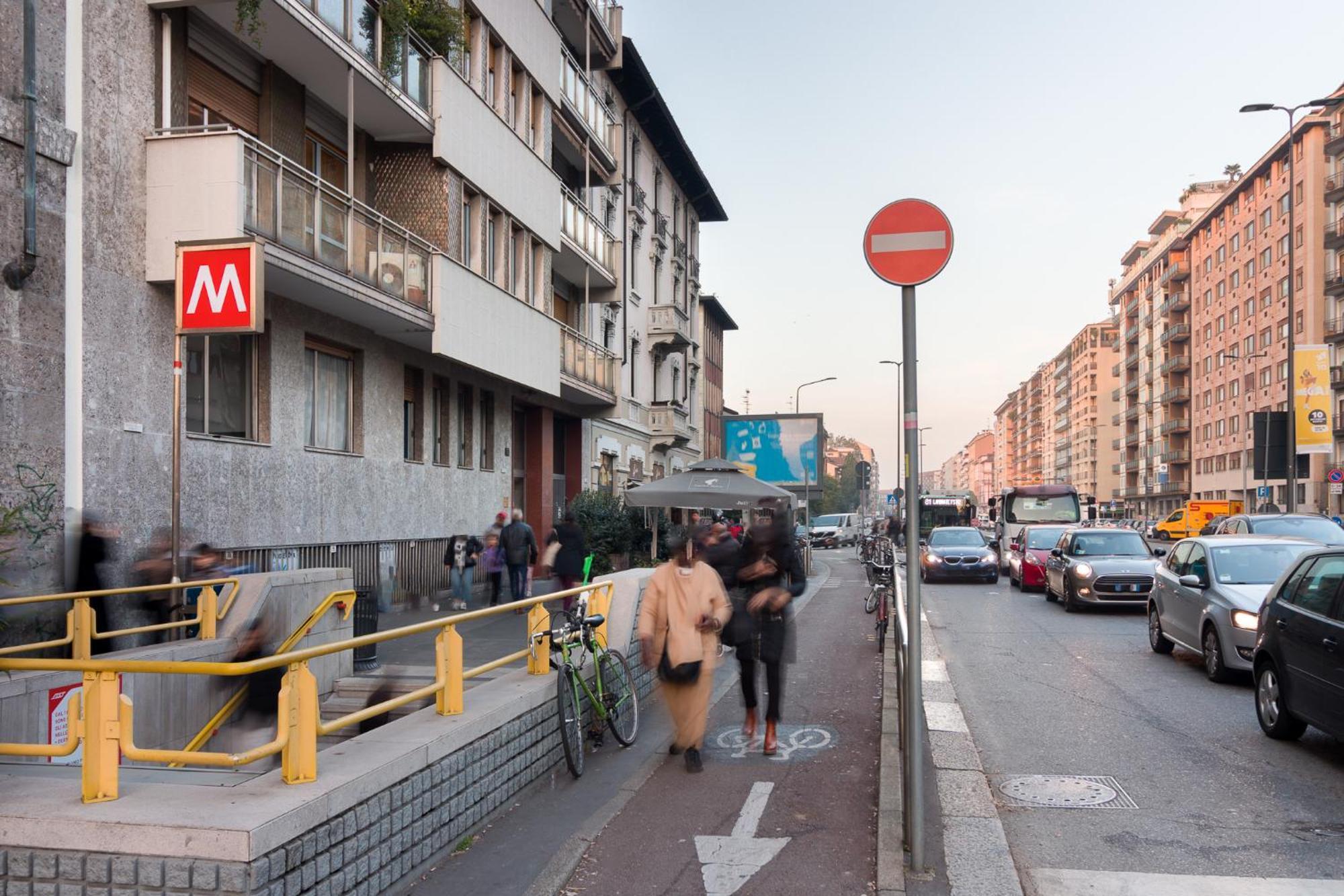 Gioia - Sopra La Metro Sondrio Milan