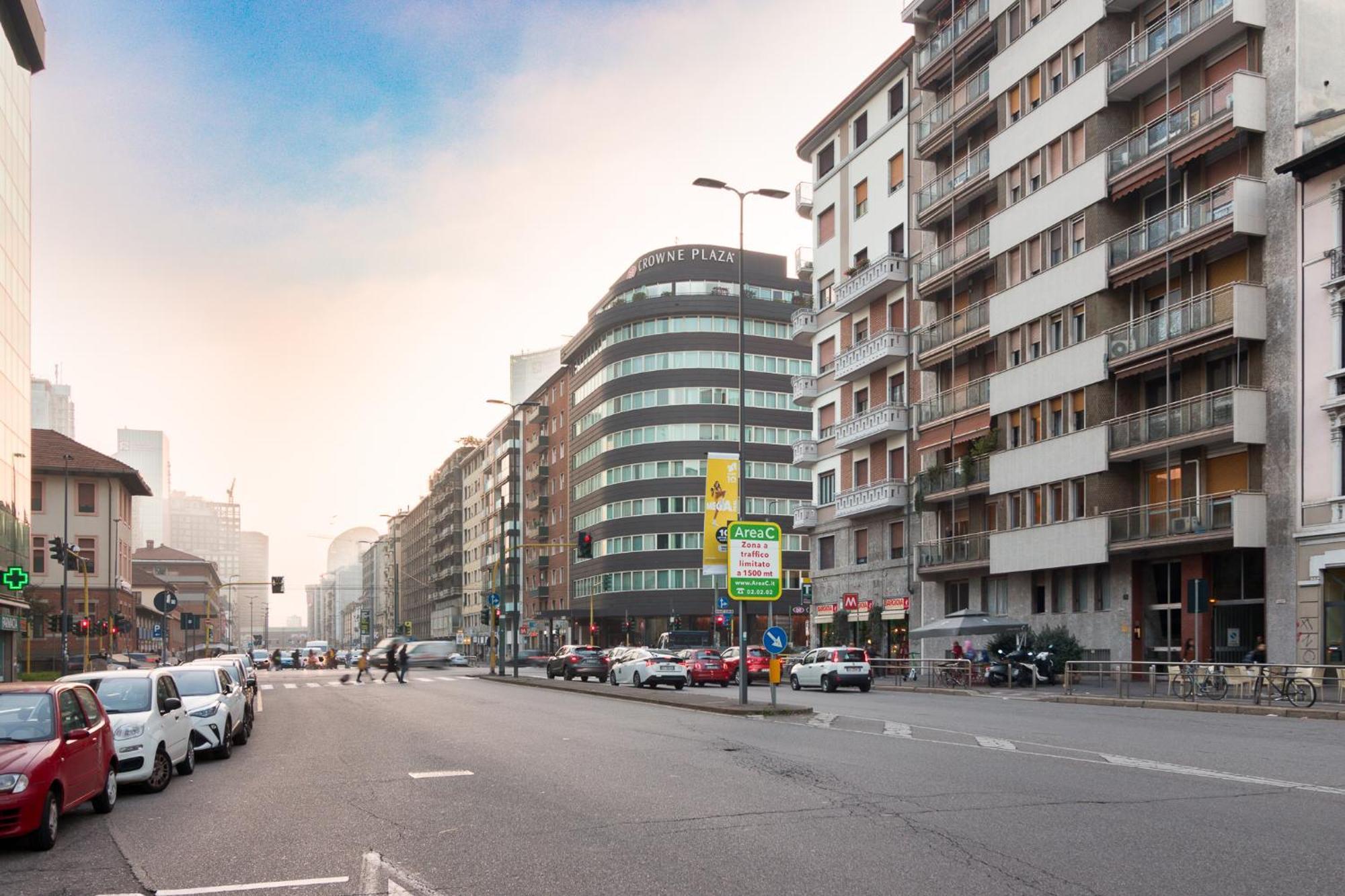 Gioia - Sopra La Metro Sondrio Appartement